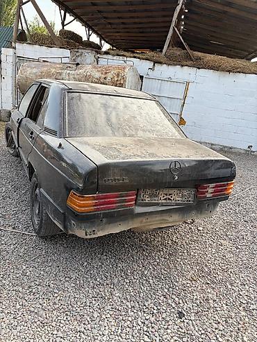 вакумный очиститель: Mercedes-Benz 190: 1989 г., Седан — 2