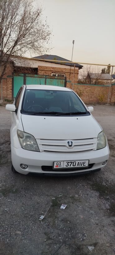 срочно продам авто в связи с переездом: Toyota ist: 2003 г., Автомат, Бензин, Хетчбек