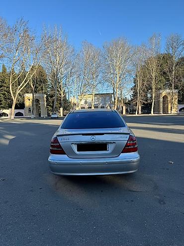 ambians isiq: Mercedes-Benz E 240: 2.6 l | 2003 il Sedan — 2