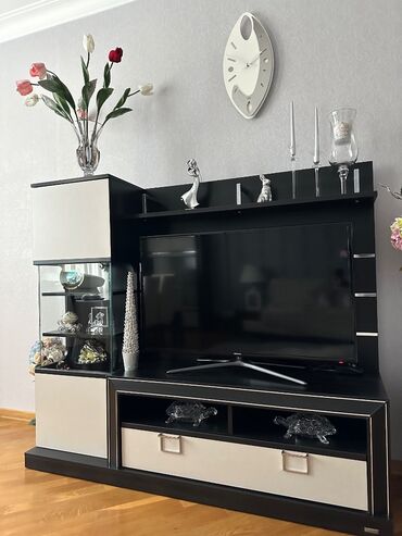 тв тумбы на заказ: İdeal vəziyyətdə İstikbal tv stendi və komod. Heç bir problemi yoxdur