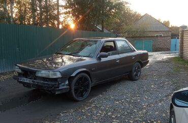 Toyota: Toyota Camry: 1986 г., 2 л, Механика, Бензин, Седан