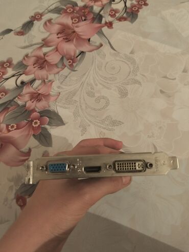 Videokartlar: Satılır: 4 işlək videokart bir yerdə Videokartlar: GeForce 9600 GTX — 12