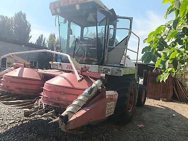 Силосоуборочные комбайны: Клас яагувар сатылат,свежый келди растаможен не оформлень.Уч жаткасы — 8