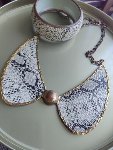 zenska pozlacena narukvica k: Komplet narukvica i ogrlica zmijska sara