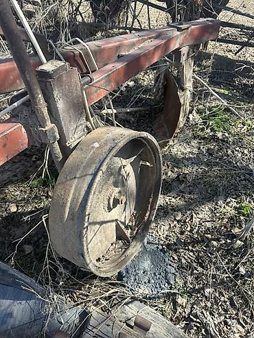Другие плуги: Сельскохозяйственное навесное орудие — плуг/трех корпусный — 2