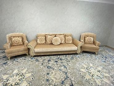 офисные столы: Гарнитур мягкой мебели в классическом стиле: трехместный диван + 2 — 1