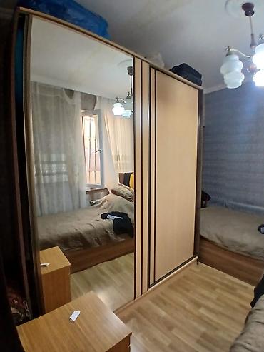 Dolab – sürgülü qapılı, güzgülü model. • Ölçü: E 2.20 m // H 2.60 m //