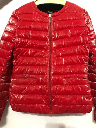 Пуховики и зимние куртки: Продаю новую куртку, брала в Москве. Состояние и качество отличное