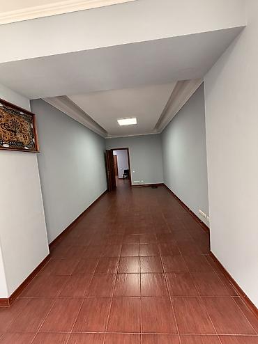 Аренда офисов: Сдаю Офис целиком: 110 м², В жилом комплексе, Первая линия, С отдельным санузлом, С высокими потолками — 6