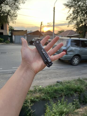 инструменты для работы с кожей: Швейцарский нож — в идеале, работает чётко, наточен отлично. Механизм