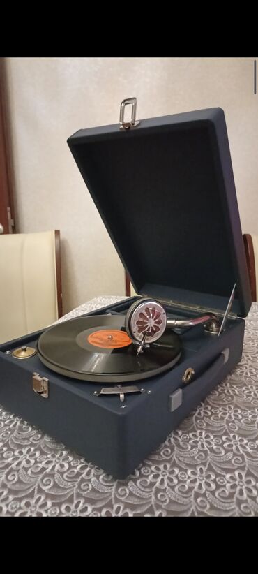Qrammofon və patefonlar: Retro üslubda çox nadir göy rəngli "LENİNQRAD" patifonu. Üzərində val -da lalafo.az — 4 Qrammofon və patefonlar: Retro üslubda çox nadir göy rəngli "LENİNQRAD" patifonu. Üzərində val — 4