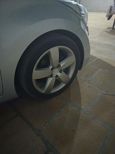 азербайджан авто: Hyundai orijinal 5-şüalı yüngül lehimli disklər və təkər komplekti - — 5