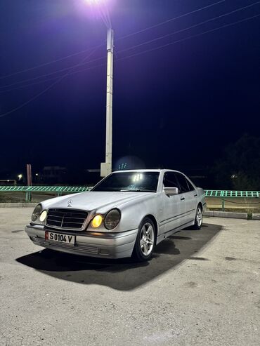 футболка 3 года: Mercedes-Benz E 320: 1995 г., 3.2 л, Автомат, Бензин, Седан