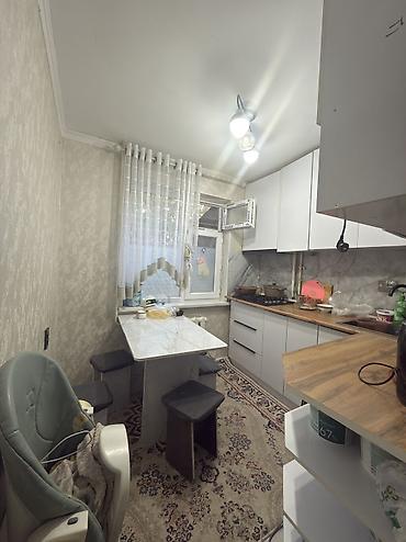Батирлерди сатуу: 3 бөлмө, 58 м², 6-мкр 104-серия, 1 кабат, Косметикалык оңдоо — 8