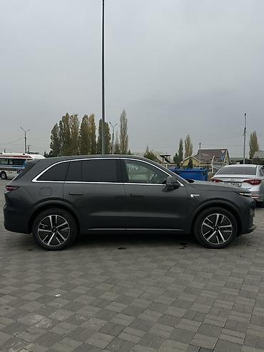 Другие автомобили: Представляем внедорожник Li Auto Li L6 в темно-сером цвете. Этот — 8