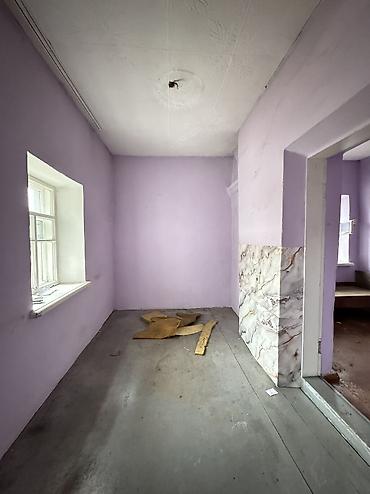 Продажа коттеджей и домов: ✨Продаётся дом в г. Бишкек, район Киркомстром✨ 📐Участок: 2,5 сотки 🏫 — 6