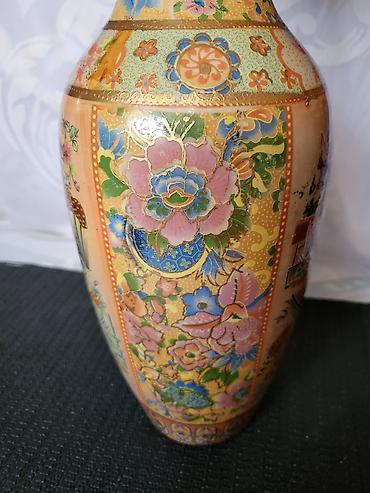 Umetnost i kolekcionarstvo: Kineska vaza,rucno reljefno oslikana iz 70ih godina. Porcelanska — 9