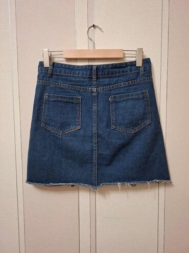 Köynək və bluzalar: Vərəqləyin. Bluzka baha alınıb 2 dəfə geyilib.M-L uyğun 12 — 14