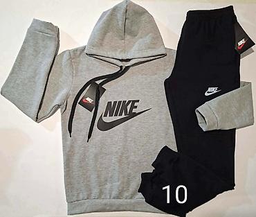 Komplet trenerke: Velicine pisu na slici 
2200 din — 3