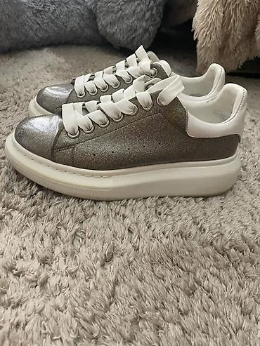 Qadın ayaqqabıları: Alexander McQueen platform krossovkaları Alexander McQueen — 1