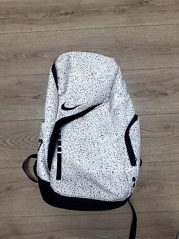 рюкзаки детские: Рюкзак Nike (белый с черными и бордовыми «крапинками») - — 1