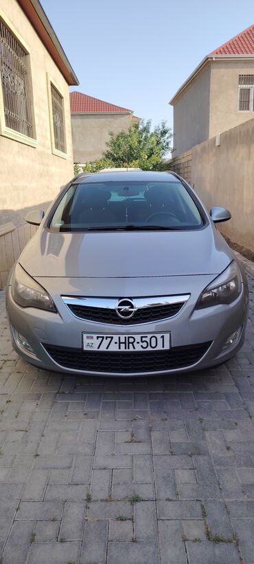 maşınlar opel: Opel Astra: 1.4 l | 2011 il | 200000 km Universal