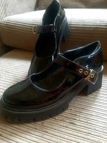 vansice patike: Ženske lakovane cipele sa platformom i kaišem - Model: Mary Jane stil — 2