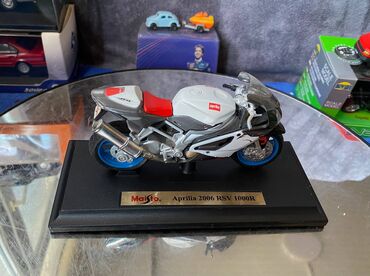 Avtomobil modelləri: Коллекционная модель Aprilia RSV 1000R White Red 2006 Maisto Scale — 13