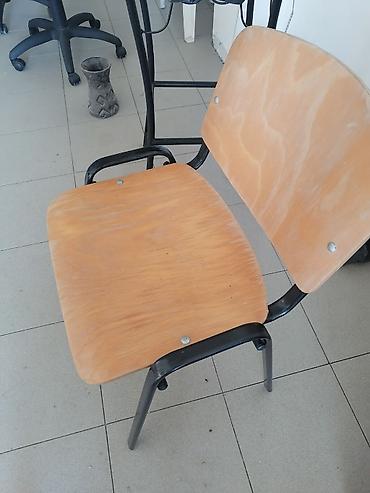 vitrina kredenca: Drvena stolica sa metalnim ramom - Sedište i naslon od lakiranog — 3