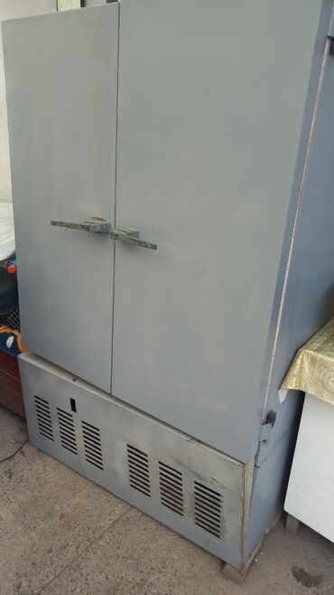 Промышленные холодильники и комплектующие: Продаеться Промышленный холодильник. состояние хорошее Шх-025