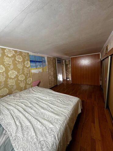 квартира в городе балыкчы: 3 комнаты, 69 м², Общежитие и гостиничного типа, 2 этаж, Старый ремонт