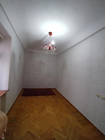 qara qarayev ev: Bakı, Yasamal, 2 otaqlı, Köhnə tikili, m. İçərişəhər, 50 kv. m — 2