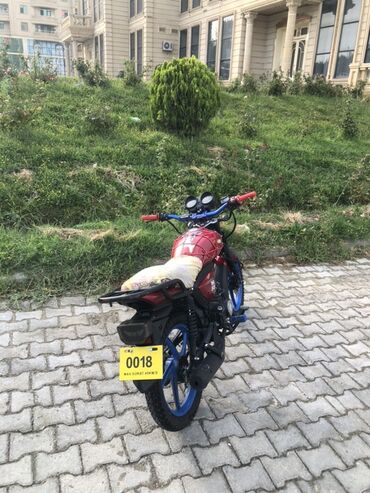 Mopedlər,skuterlər: Moped/skuterlə şəhər içi rahat və qənaətcil hərəkət üçün ideal model