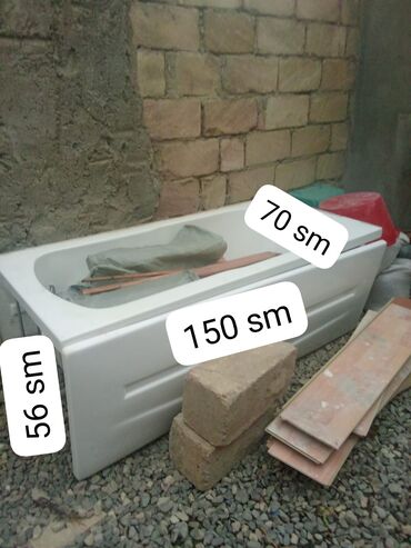 Mətbəx kranları: Ağ rəngdə, düzbucaqlı formalı bu vanna akril materialdan hazırlanıb
