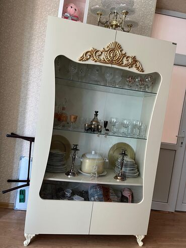 Dolablar: İşlənmiş, Açılan, 2 qapılı Düz dolab