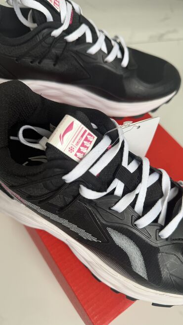 Women's Sneakers and athletic shoes: Кроссовки лининг оригинал. Заказывала через пойзон. Размер не подошёл — 3