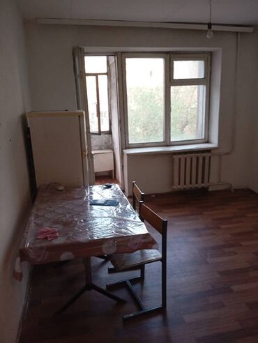 помещение для швейного цеха: 1 комната, 15 м², Общежитие и гостиничного типа, 4 этаж, Старый ремонт