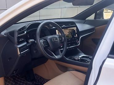 порте: Lexus RZ: 2023 г., Электромобиль, Кроссовер — 4