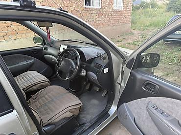 kirgiz auto: Toyota Raum: 2000 г., 1.5 л, Бензин — 5