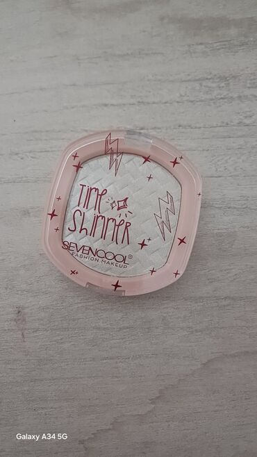 тени chanel: Компактный хайлайтер для лица Seven Cool Time Shimmer в розовом
