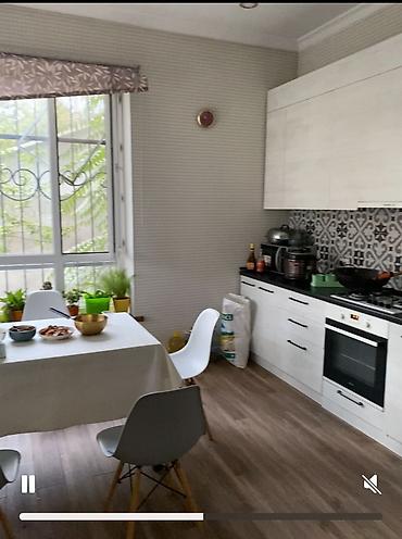 Продажа коттеджей и домов: Продается дом 2 этажа, участок 3,5 соток в центре города по ул — 8