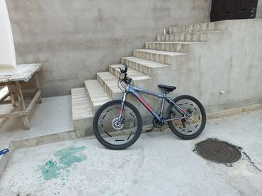 Tavalar: İşlənmiş İki təkərli Uşaq velosipedi Adidas, 26", sürətlərin sayı: 7, Ünvandan götürmə