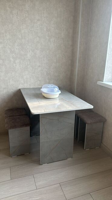 стол для занятий: Кухонный Стол, цвет - Серый, Новый