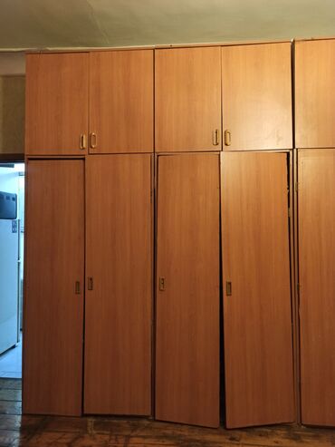 Masalar və oturacaqlar: İşlənmiş, Açılan, 6 qapı Düz dolab, Qarderob, paltar dolabı
