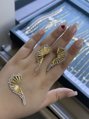 Üzüklər: Üzük, Sarı qızıl, 585 Əyar — 18