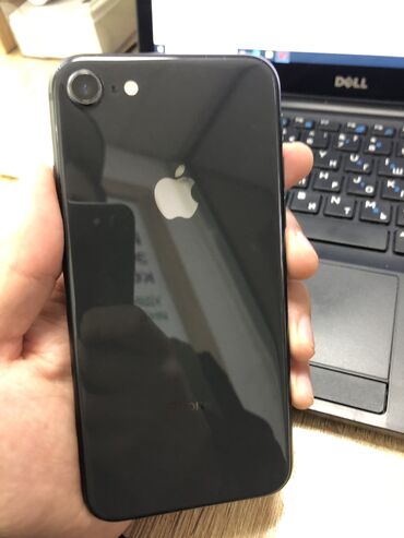 Apple iPhone: IPhone 8, Б/у, 64 ГБ, Jet Black, Защитное стекло, Чехол, 80 %