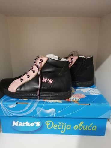 59 oglasa | lalafo.rs: Marko's kozne cipele za devojcice.
Imaju par ostecenja.
Broj 33