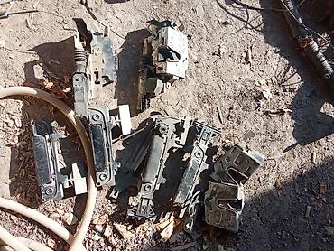Набор б/у автозапчастей для дверей и салона на БМВ е 34 at lalafo.kg Набор б/у автозапчастей для дверей и салона на БМВ е 34