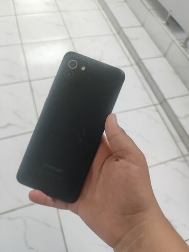запчасти на ноутбук: Samsung Galaxy M13, Колдонулган, 64 ГБ, түсү - Кара