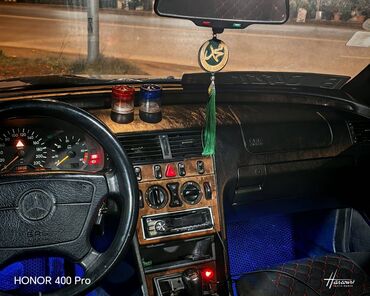 Mercedes-Benz: Mercedes-Benz 220: 2.2 l | 1995 il Sedan — 6